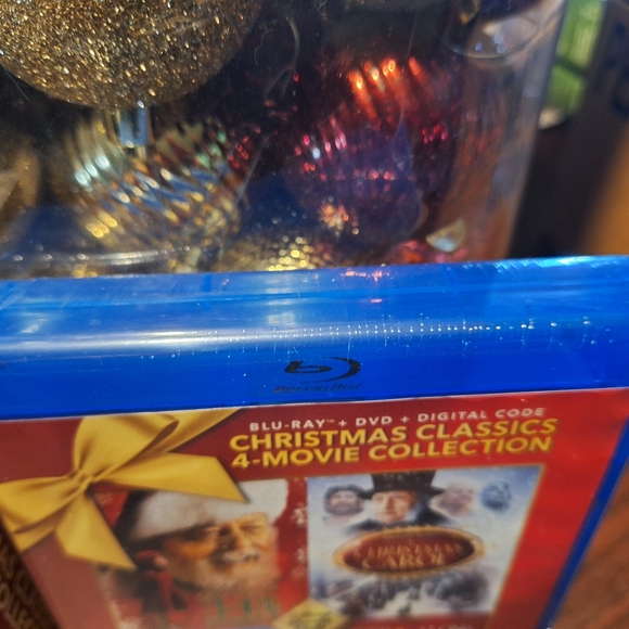 Christmas Classics 4-movie collection - Picture 3 of 4